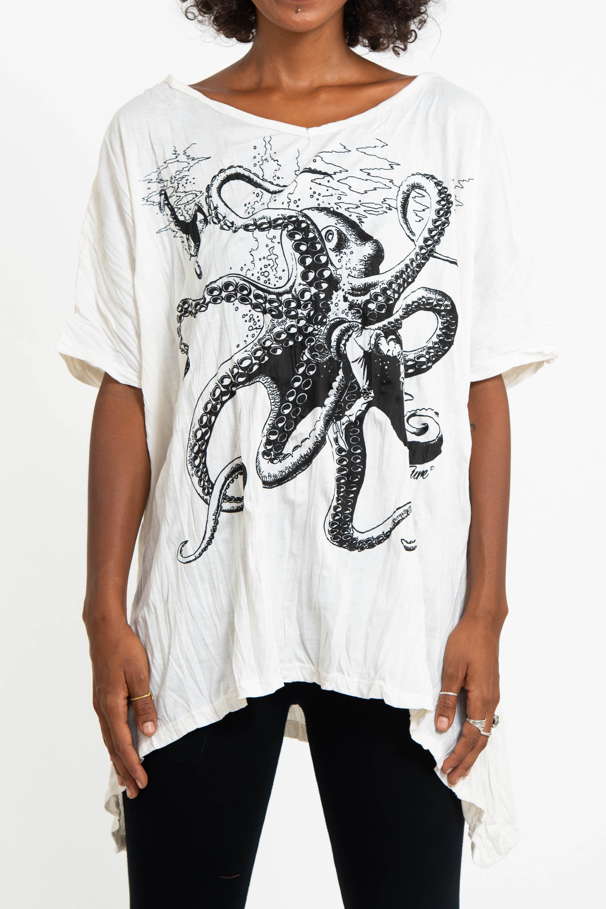 Sure Design Women's Octopus Loose V Neck T-Shirt White